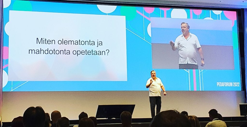 Pedaforumin ensimmäinen Keynote Alf Rehn sai aikaan keskustelua. Kuva: Terhi Kaipainen, CC-BY 4.0.