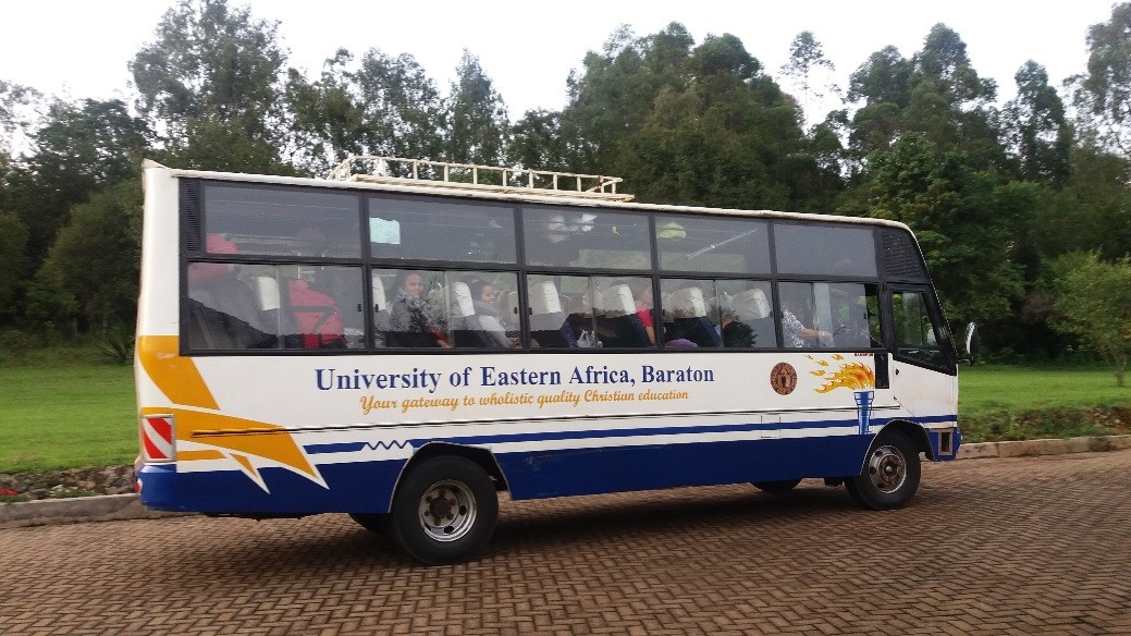 Opiskelijoiden kuljetus Nairobista Eldoretiin ja Kendu Bayhin hoitui Baratonin yliopistobussilla.